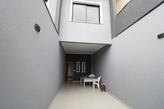 Garagem de casa à venda com 2 quartos, 80m² em Vila Darli, São Paulo