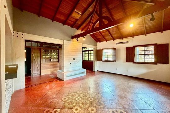 Sala de casa para alugar com 4 quartos, 506m² em Santo Antonio de Lisboa, Florianópolis