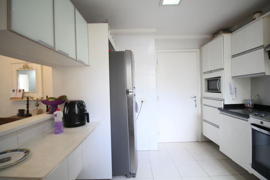 Cozinha de apartamento à venda com 3 quartos, 127m² em Vila Andrade, São Paulo