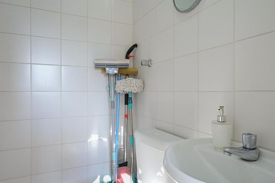 Banheiro de Serviço de apartamento à venda com 3 quartos, 145m² em Vila Suzana, São Paulo