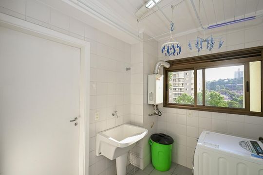 Área de Serviço  de apartamento à venda com 3 quartos, 145m² em Vila Suzana, São Paulo