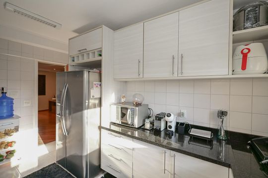 Cozinha de apartamento à venda com 3 quartos, 145m² em Vila Suzana, São Paulo
