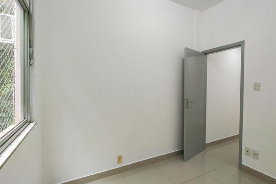 Quarto de apartamento à venda com 2 quartos, 60m² em Grajaú, Rio de Janeiro