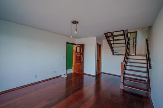 Casa para alugar com 4 quartos, 160m² em Parque Ipe, São Paulo