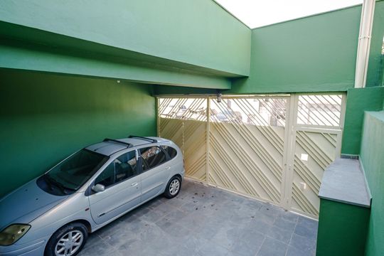 Garagem de casa para alugar com 4 quartos, 160m² em Parque Ipe, São Paulo