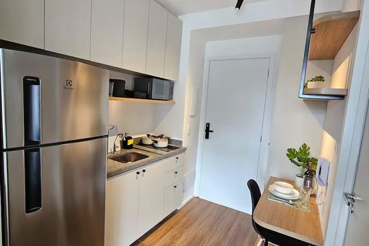 Cozinha de apartamento à venda com 1 quarto, 24m² em Santo Amaro, São Paulo