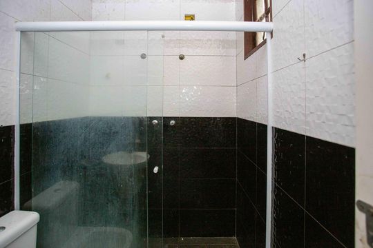 Banheiro da Suíte de casa para alugar com 2 quartos, 400m² em Eldorado, Diadema