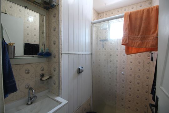 Banheiro  de apartamento à venda com 2 quartos, 50m² em Jacarepaguá, Rio de Janeiro