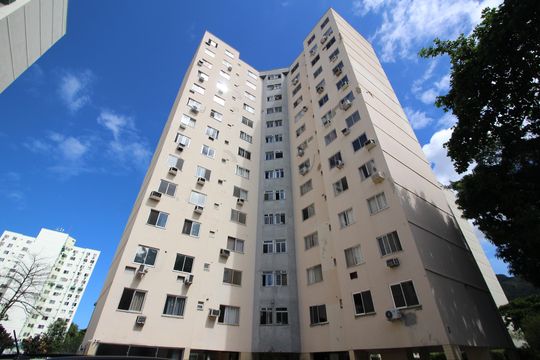 Fachada de apartamento à venda com 2 quartos, 50m² em Jacarepaguá, Rio de Janeiro
