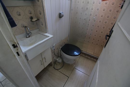 Banheiro  de apartamento à venda com 2 quartos, 50m² em Jacarepaguá, Rio de Janeiro