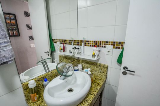 Banheiro de apartamento à venda com 3 quartos, 63m² em Vila Homero Thon, Santo André