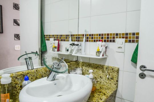 Banheiro de apartamento à venda com 3 quartos, 63m² em Vila Homero Thon, Santo André