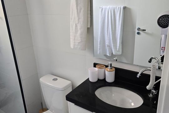 Banheiro de apartamento para alugar com 1 quarto, 23m² em Vila Azevedo, São Paulo