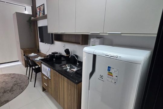 Cozinha de apartamento para alugar com 1 quarto, 23m² em Vila Azevedo, São Paulo