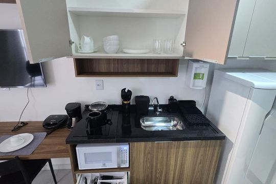 Cozinha de apartamento para alugar com 1 quarto, 23m² em Vila Azevedo, São Paulo