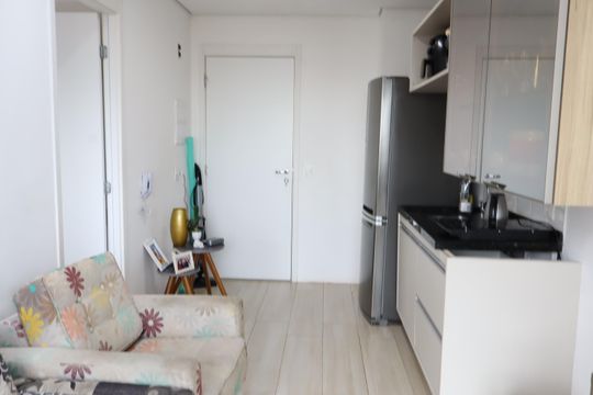 Sala e cozinha de kitnet/studio à venda com 1 quarto, 29m² em Jardim Independência (são Paulo), São Paulo
