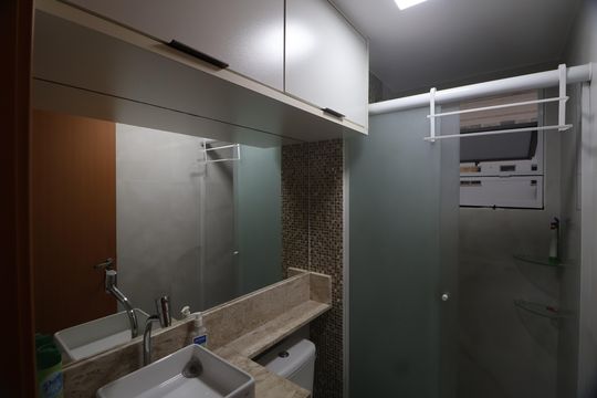 Banheiro  de apartamento à venda com 2 quartos, 42m² em São José, Canoas