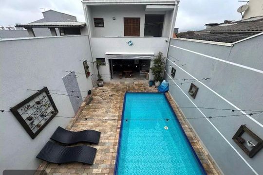 Área externa de casa para alugar com 3 quartos, 265m² em Vila Alzira, Santo André
