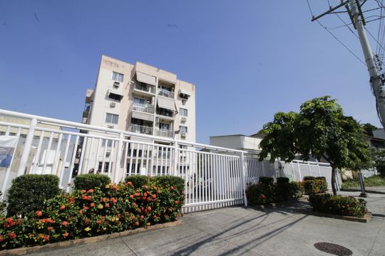 Fachada de apartamento à venda com 3 quartos, 65m² em Taquara, Rio de Janeiro