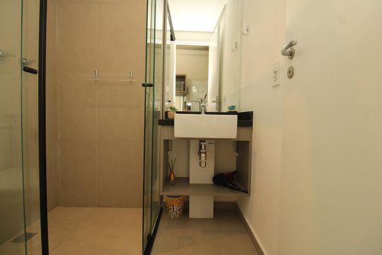 Banheiro de kitnet/studio para alugar com 1 quarto, 22m² em Paraíso, São Paulo