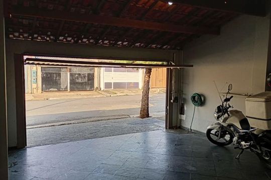 Garagem de casa para alugar com 3 quartos, 125m² em Jardim Nilton Torres, Sorocaba