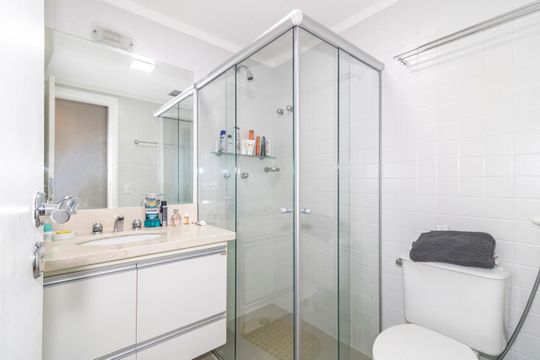 Banheiro da Suíte 1 de apartamento para alugar com 2 quartos, 32m² em Planalto Paulista, São Paulo