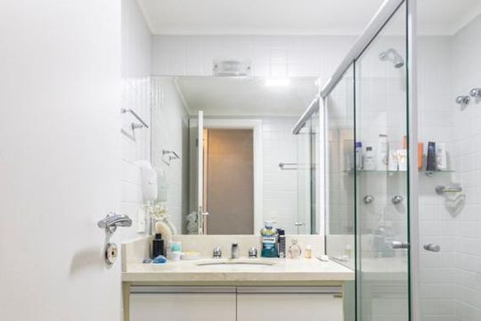 Banheiro da Suíte 1 de apartamento para alugar com 2 quartos, 32m² em Planalto Paulista, São Paulo