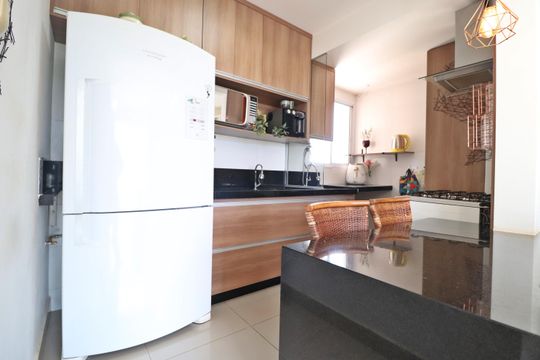 Cozinha de apartamento para alugar com 2 quartos, 53m² em Jardim Inconfidência, Uberlândia