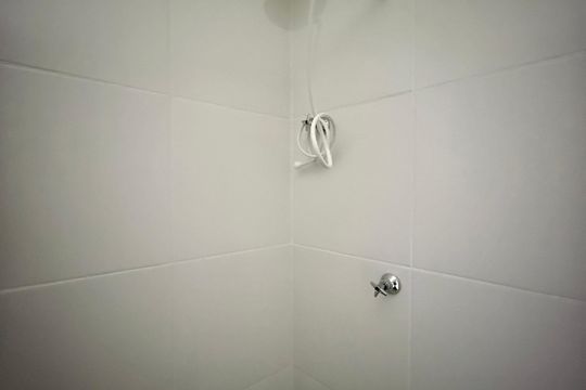 Banheiro  de kitnet/studio para alugar com 1 quarto, 20m² em Jardim Aeroporto, São Paulo