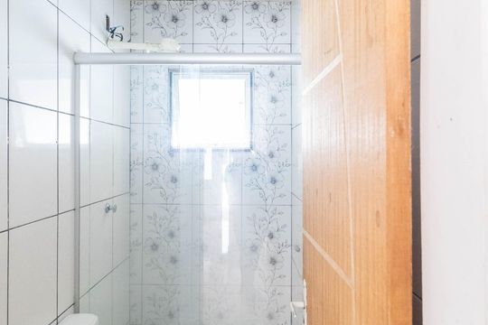 Banheiro de casa de condomínio para alugar com 2 quartos, 56m² em Campo Grande, Rio de Janeiro