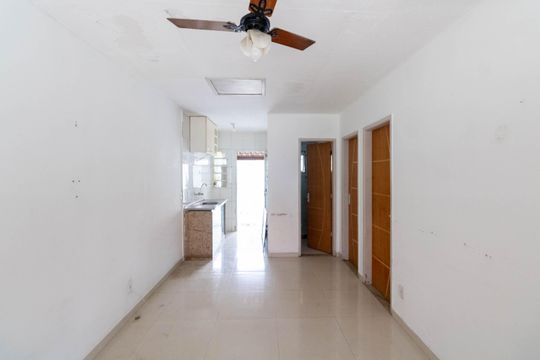 Sala de casa de condomínio para alugar com 2 quartos, 56m² em Campo Grande, Rio de Janeiro