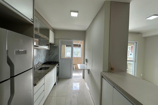 Cozinha de apartamento para alugar com 1 quarto, 42m² em Empresarial 18 do Forte, Barueri