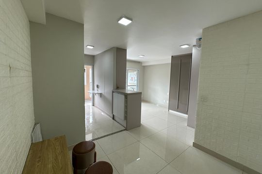 Sala de apartamento para alugar com 1 quarto, 42m² em Empresarial 18 do Forte, Barueri