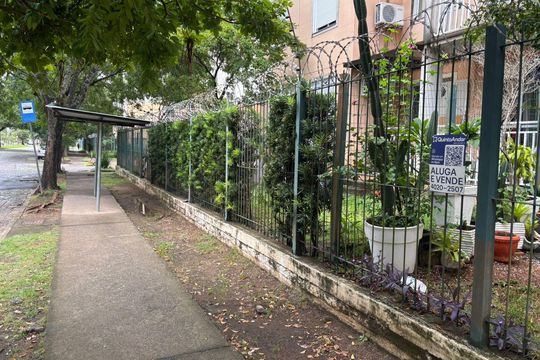 Fachada de apartamento à venda com 2 quartos, 45m² em Humaitá, Porto Alegre