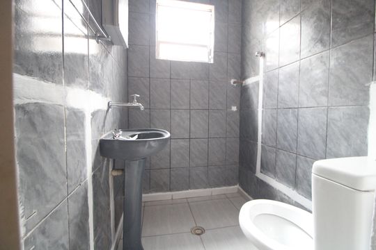 Banheiro de casa para alugar com 1 quarto, 50m² em Jardim Itapura, São Paulo