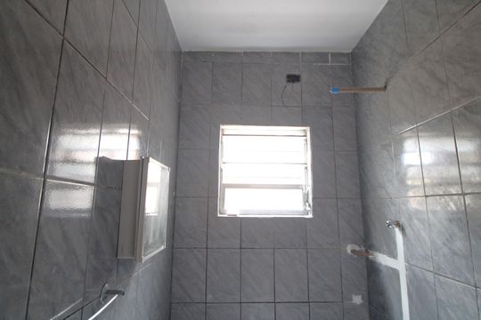 Banheiro de casa para alugar com 1 quarto, 50m² em Jardim Itapura, São Paulo