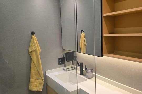 Banheiro de apartamento à venda com 1 quarto, 54m² em Pinheiros, São Paulo