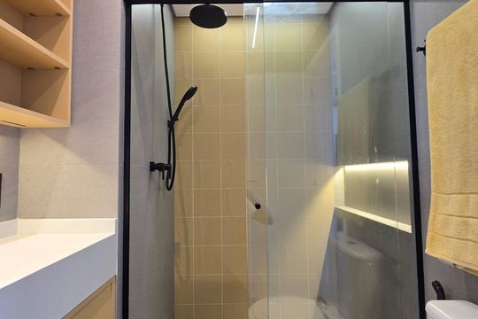 Banheiro de apartamento à venda com 1 quarto, 54m² em Pinheiros, São Paulo