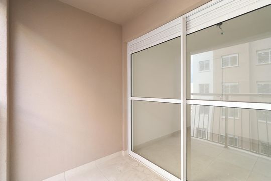 Varanda  de apartamento à venda com 2 quartos, 33m² em Parque Industrial Tomas Edson, São Paulo