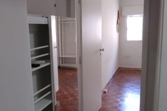Corredor de apartamento à venda com 1 quarto, 60m² em Cambuí, Campinas