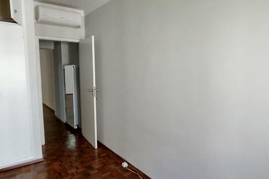 Quarto de apartamento à venda com 1 quarto, 60m² em Cambuí, Campinas