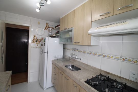 Cozinha de apartamento à venda com 2 quartos, 50m² em Jardim do Tiro, São Paulo