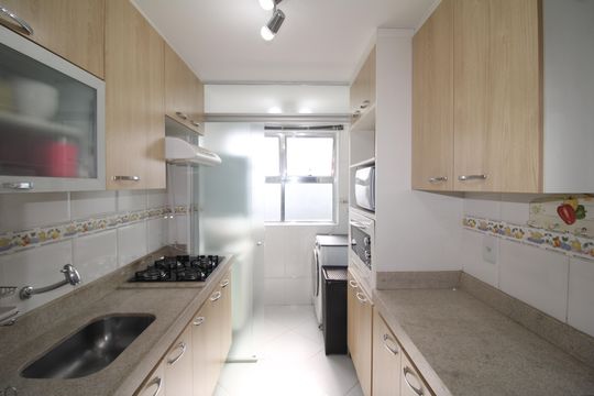 Cozinha de apartamento à venda com 2 quartos, 50m² em Jardim do Tiro, São Paulo