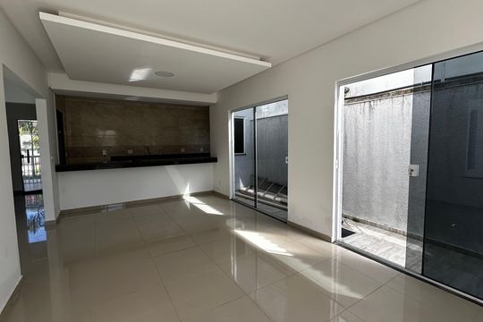 Sala de casa à venda com 3 quartos, 250m² em Recreio dos Bandeirantes, Rio de Janeiro