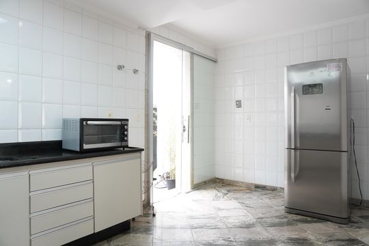 Cozinha de casa para alugar com 5 quartos, 400m² em Mangabeiras, Belo Horizonte
