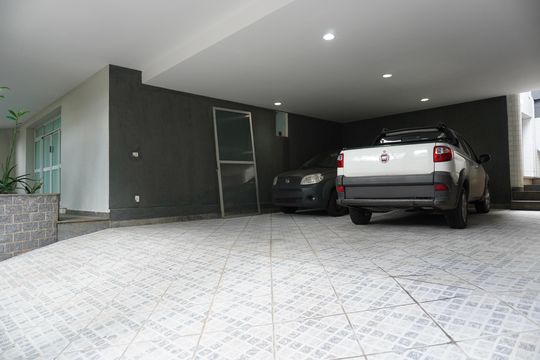 Garagem de casa para alugar com 5 quartos, 400m² em Mangabeiras, Belo Horizonte