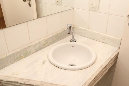 Banheiro da Suíte de apartamento para alugar com 2 quartos, 81m² em Setor Sul, Goiânia