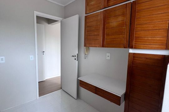 Cozinha de apartamento à venda com 2 quartos, 72m² em Jardim Petropolis, São Paulo