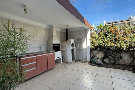 Casa à venda com 3 quartos, 249m² em Jardim Panorama, São Paulo
