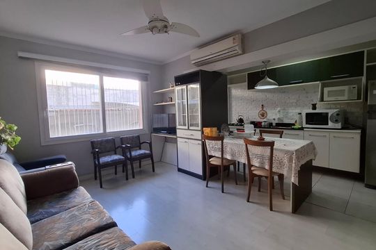 Sala de apartamento à venda com 1 quarto, 45m² em Centro, Canoas